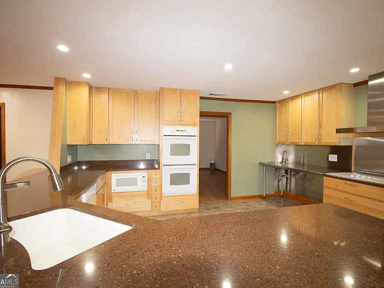 111 Ashley Ln — Photo 4