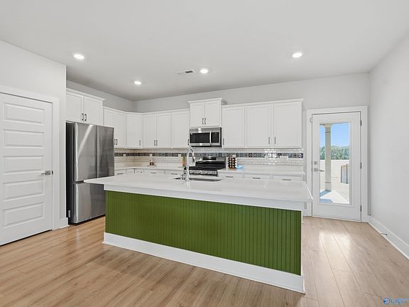 4th image of 12572 Whitcomb Cir
