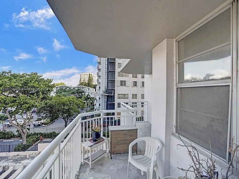 18051 Biscayne Blvd #304 — Photo 41