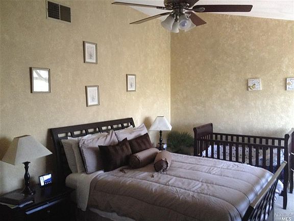 5th image of 1119 Redwood Blvd