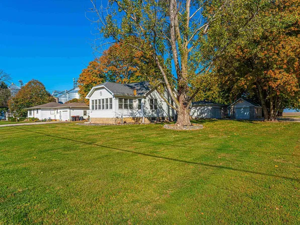 520 North St, Emden, IL 62635