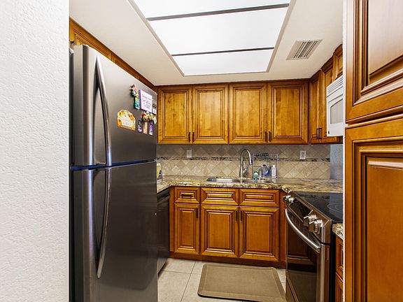 4th image of 11036 N 28th Dr Unit 214
