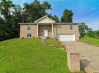 112 Ridgewood Frst, Saint Albans, WV 25177