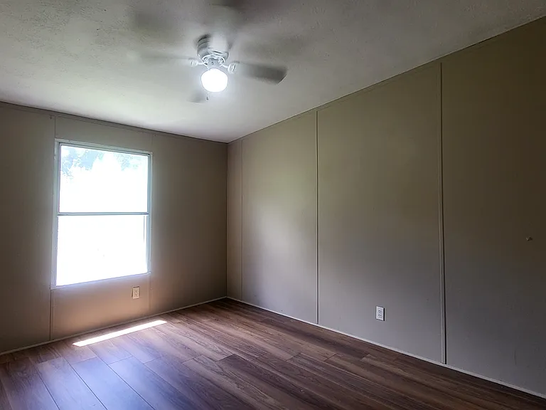 21516 Cherry Hollow Dr — Photo 15