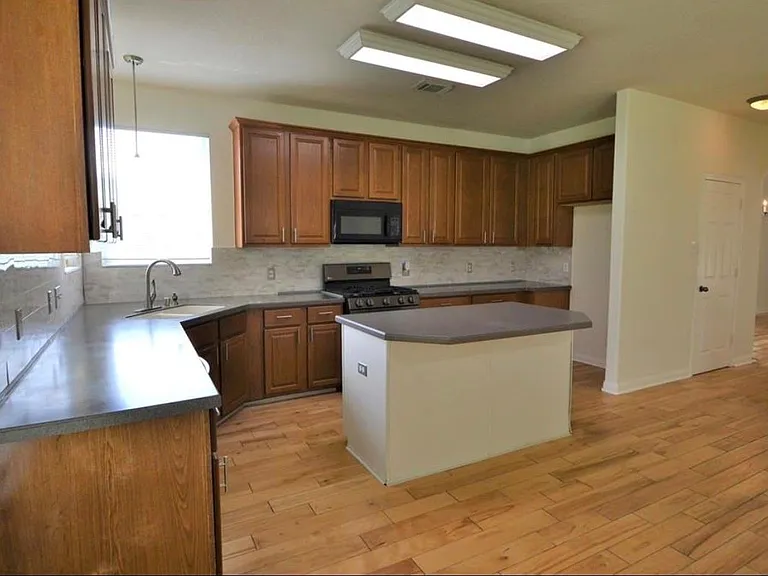2110 Banfield Ct — Photo 20