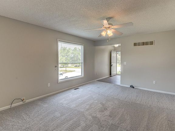 4th image of 13100 Nebraska Ct