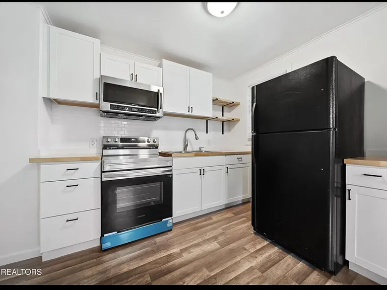 3958 Greenleaf Ave — Photo 3