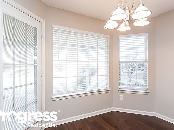 3rd image of 1322 Greencliff Dr