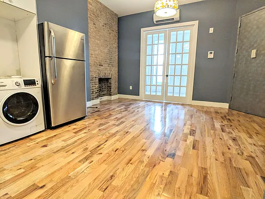 Rented by EXR | media 42