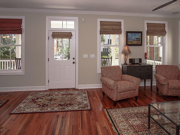 4th image of 8 Sheridan Road