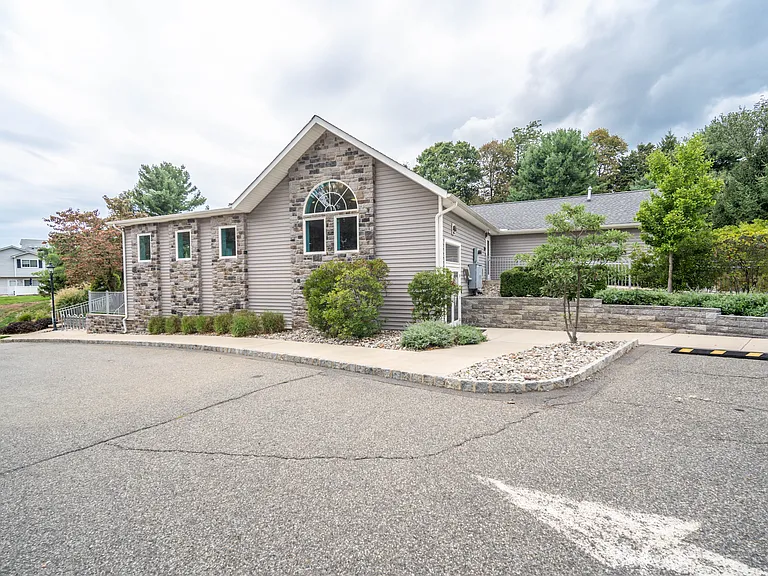 70 Academy Ct — Photo 9