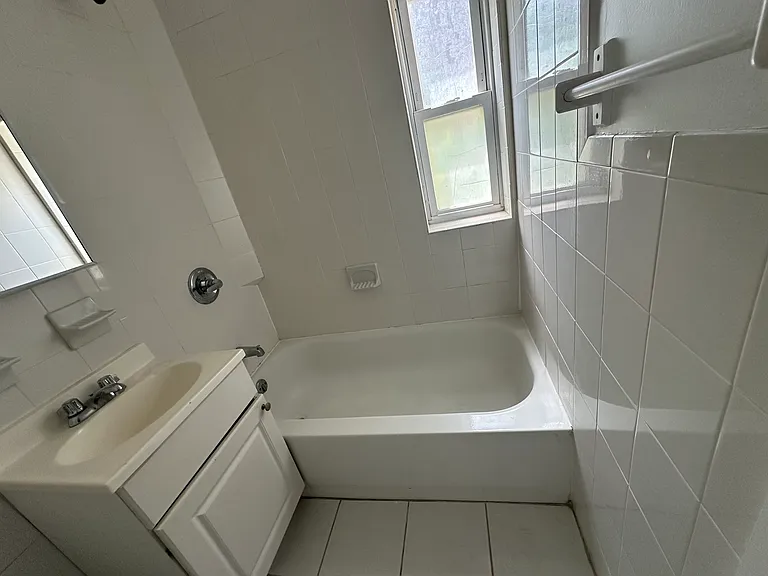 33-35 Storms Ave #3A — Photo 7