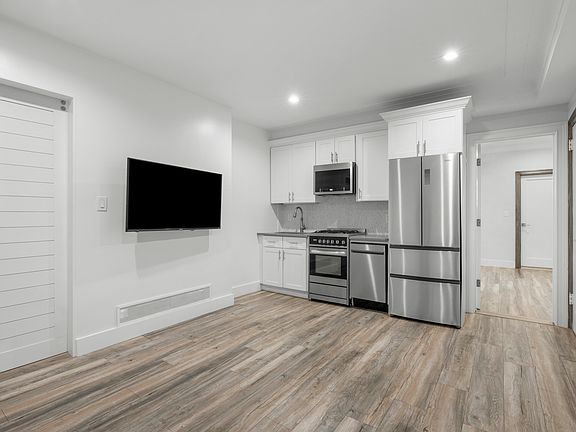 3rd image of 14 N Chatsworth Ave APT 1D