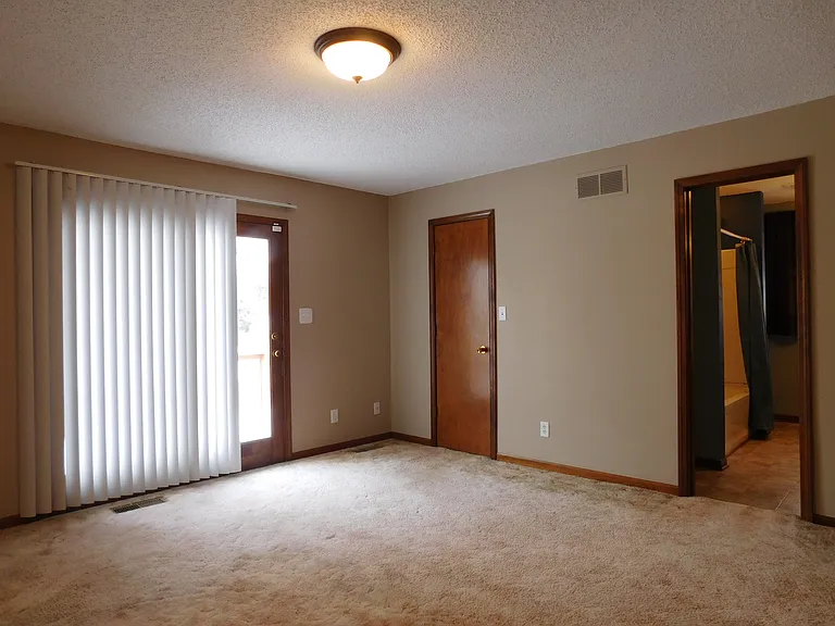 832 La Grand Dr — Photo 5
