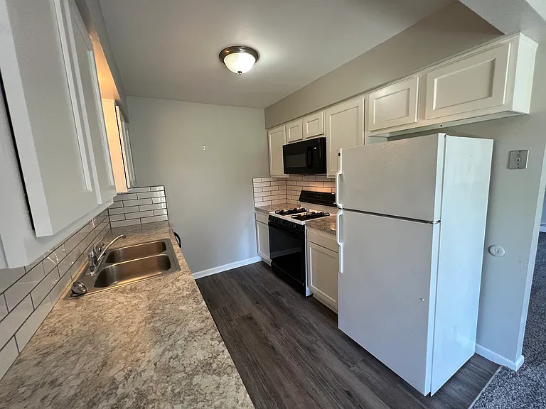 445 Shawmut Blvd NW — Photo 4