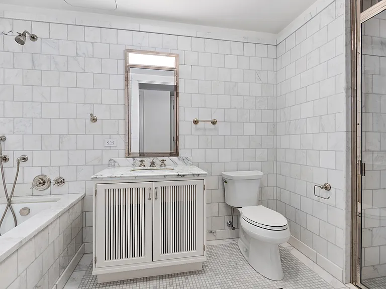 160 W 12th St #23 — Photo 7
