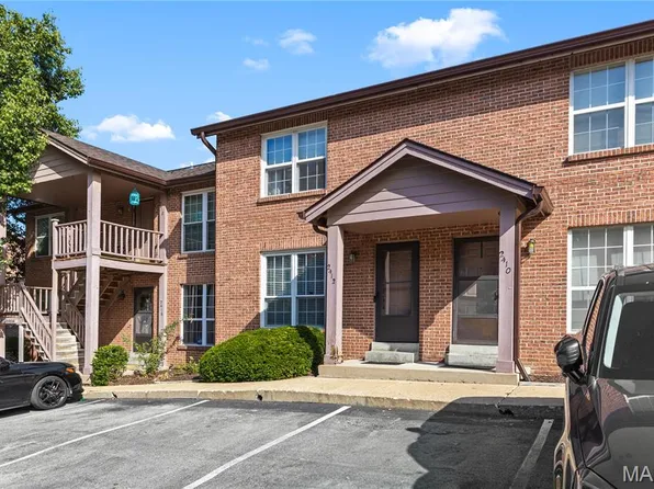 2412 Silkwood Dr, Saint Louis, MO 63114