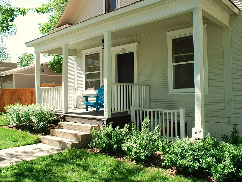 318-320 W Myrtle St