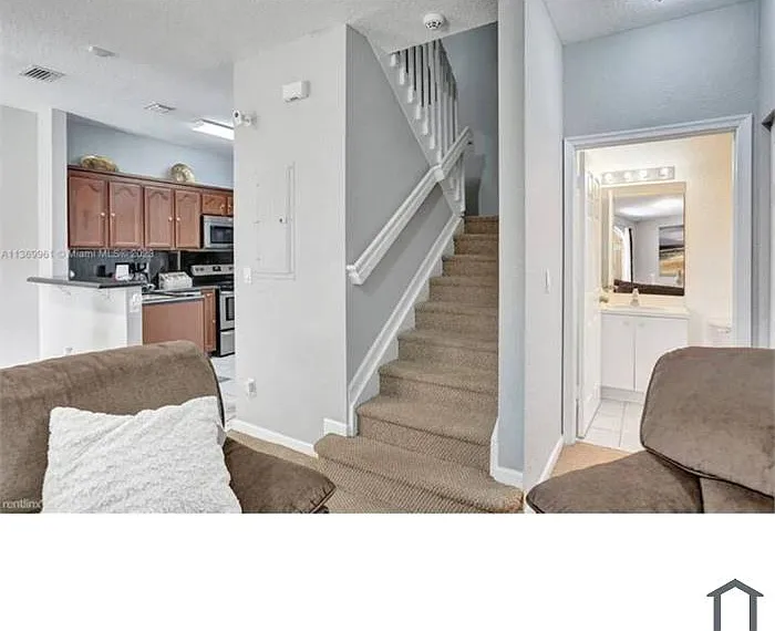 2 bed, 2.5 bath, 1200 sqft, $2,600 — Photo 2