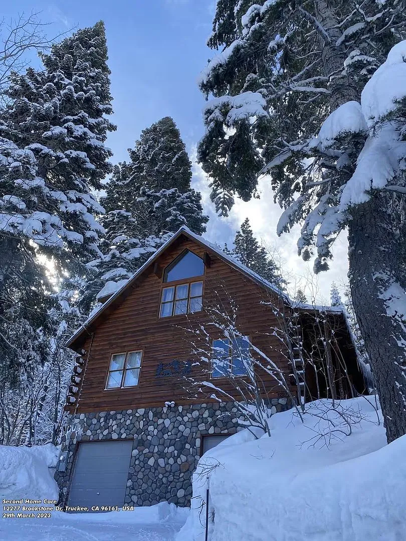 Charming Tahoe Donner Log Cabin with Hot Tub — Photo 2