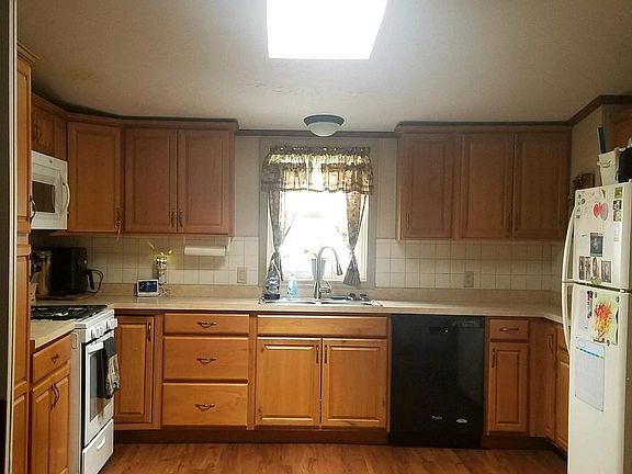 5th image of 63 Rainbow Cir