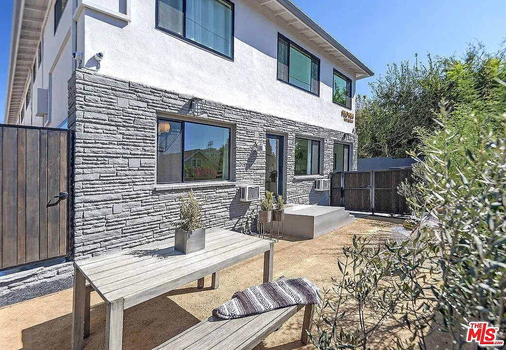 1 bed, 1.0 bath, $3,295 — Photo 1