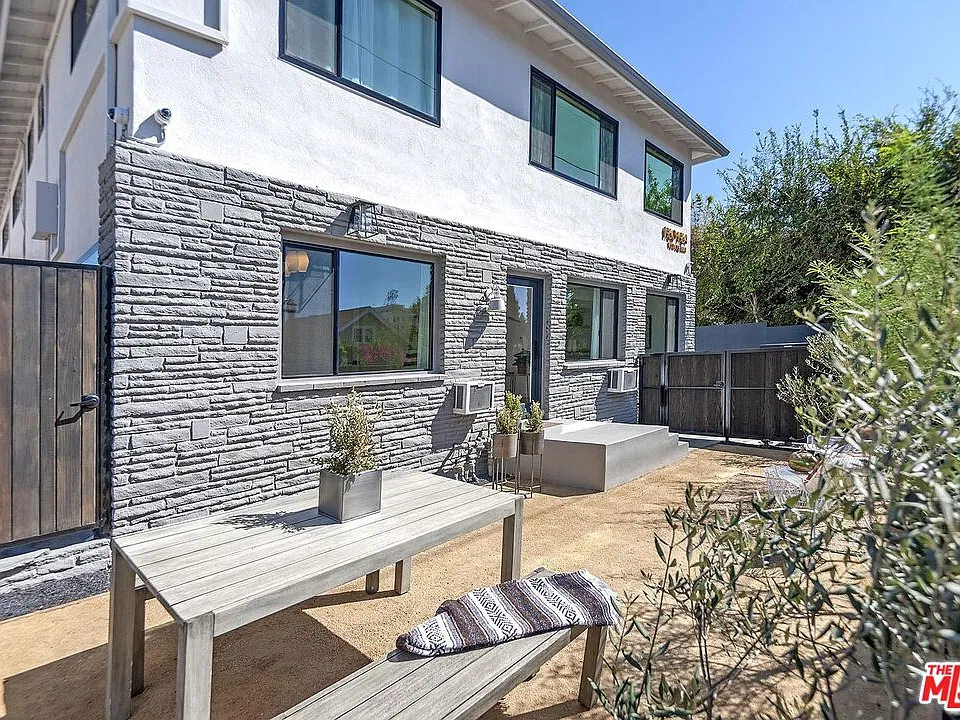 1964 Vista Del Mar St