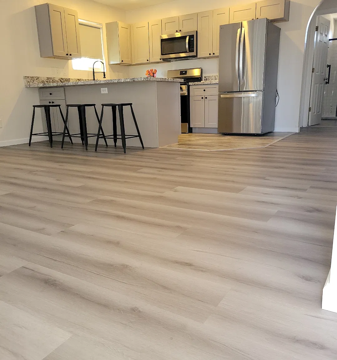 2 bed, 975 sqft, $2,000 — Photo 2