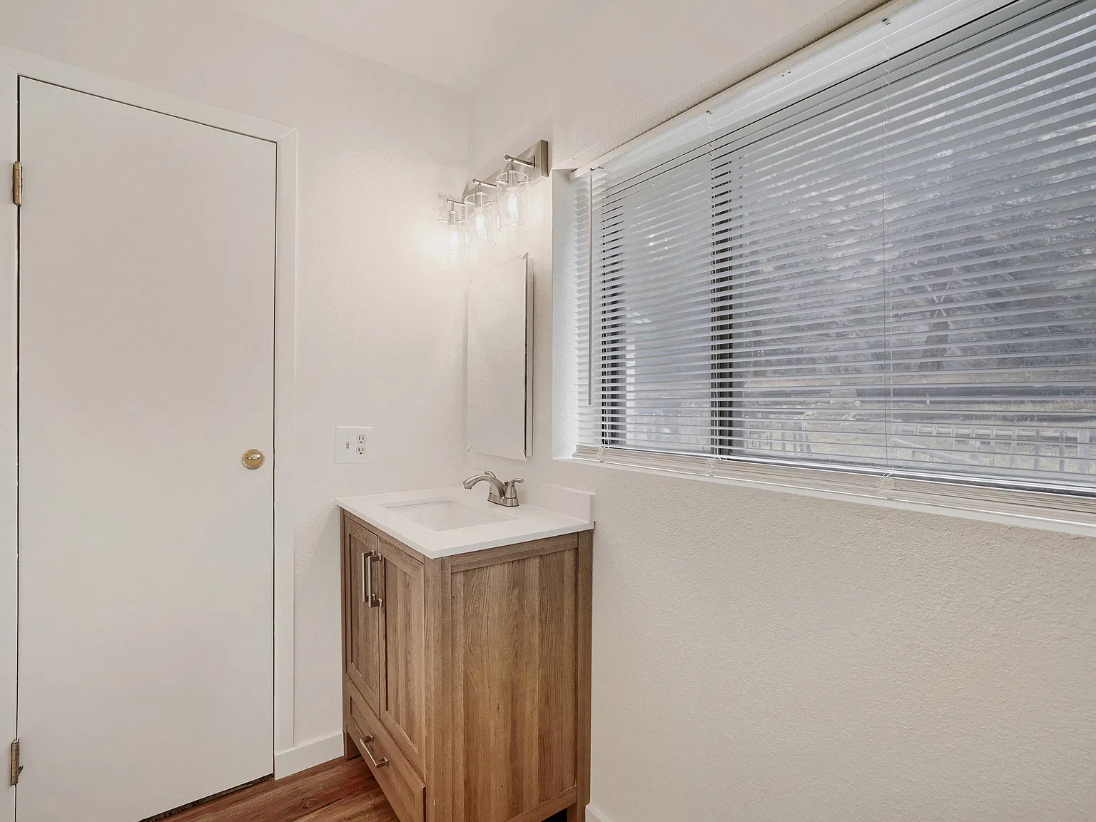 1 bed, 1500 sqft, $900 — Photo 3