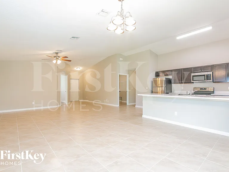 1950 SW Sylvester Ln — Photo 3