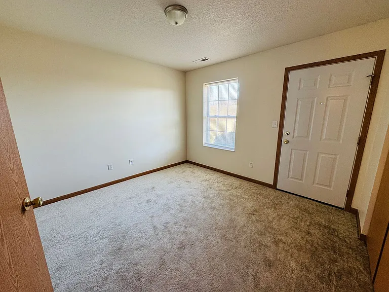 Lakeland Villa Apartments — Photo 20