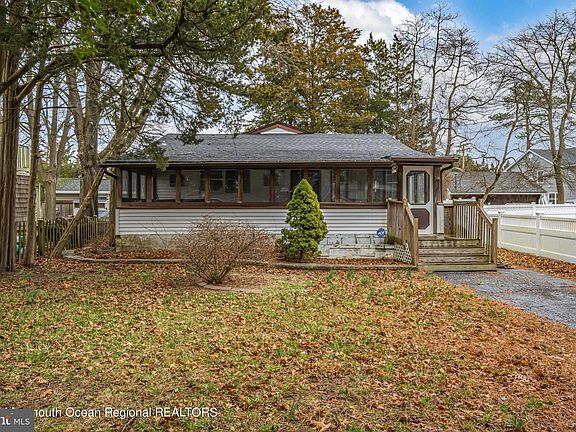 2nd image of 1416 Circle Dr