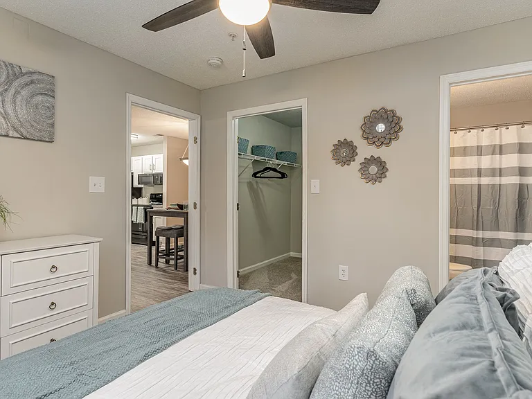 Litchfield Oaks Apartments — Photo 6