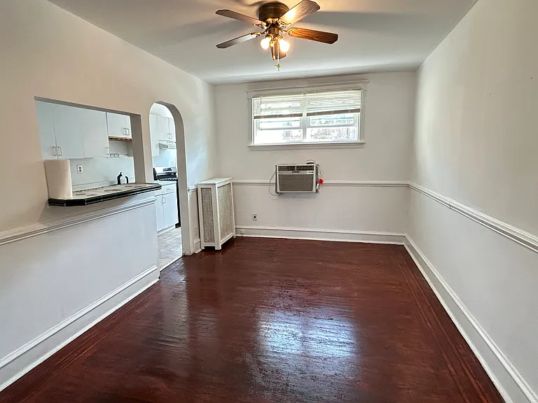 249 N Linden Ave — Photo 2