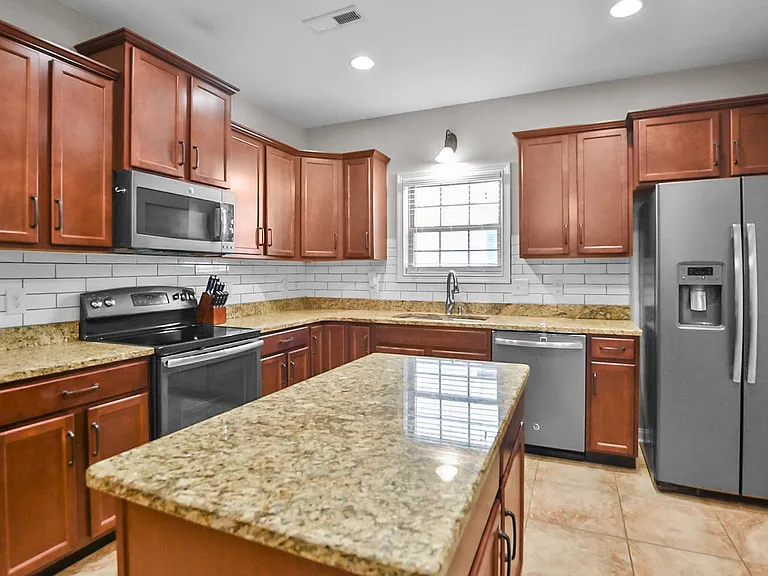 750 Cavalier Dr — Photo 7