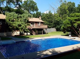 16 Seminole Ave, Oakland, NJ 07436