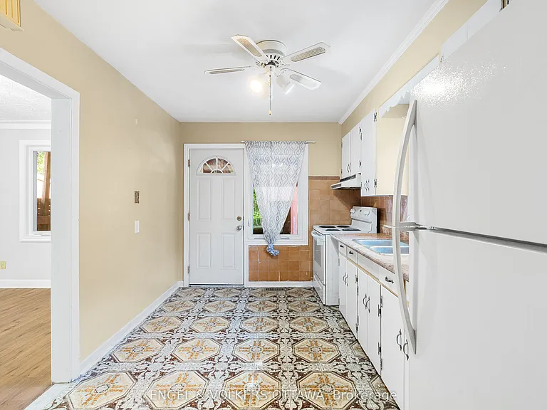 1402 Kilborn Ave — Photo 12