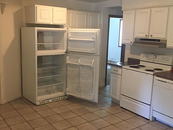 3rd image of 103/105 N Hamlet St