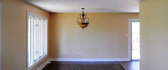4th image of 8315 S Oketo Ave