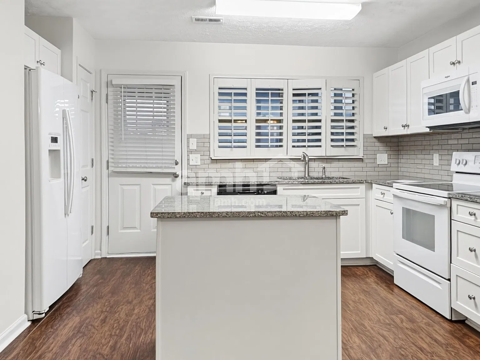 3 bed, 2.5 bath, 1464 sqft, $2,495 — Photo 3
