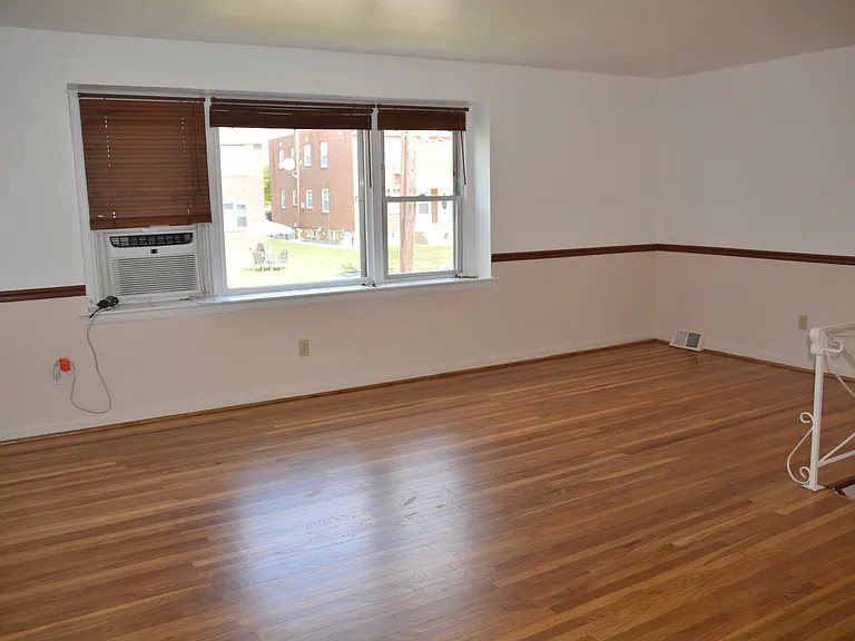 1714 Loney St #2 — Photo 3