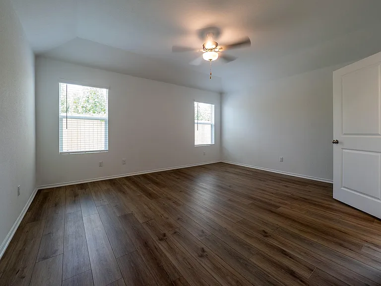 702 Silver Springs Bnd — Photo 15