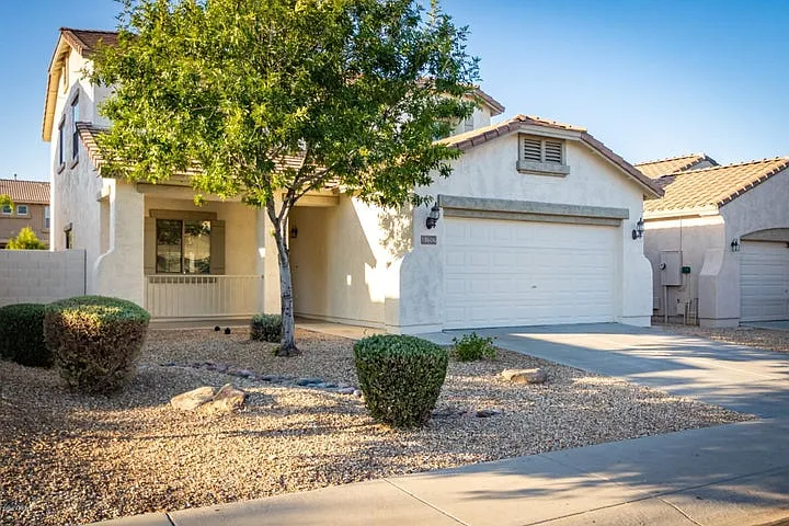 18606 W Sunnyslope Ln — Photo 3