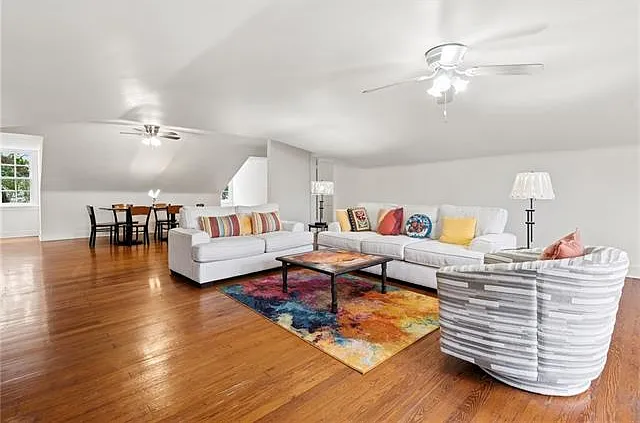 2 bed, 1.0 bath, 1200 sqft, $2,500 — Photo 3