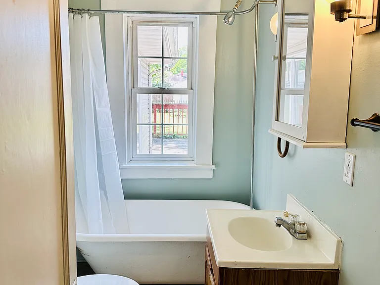 148 SW 15th St — Photo 10