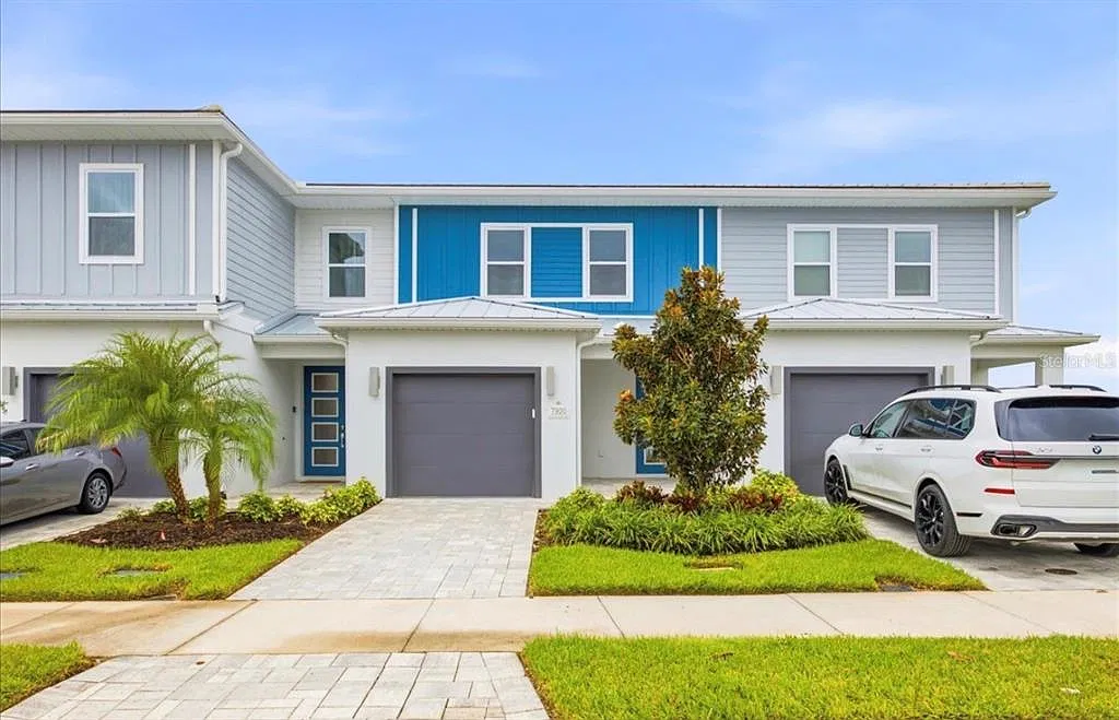 3 bed, 2.5 bath, 1670 sqft, $3,000 — Photo 1
