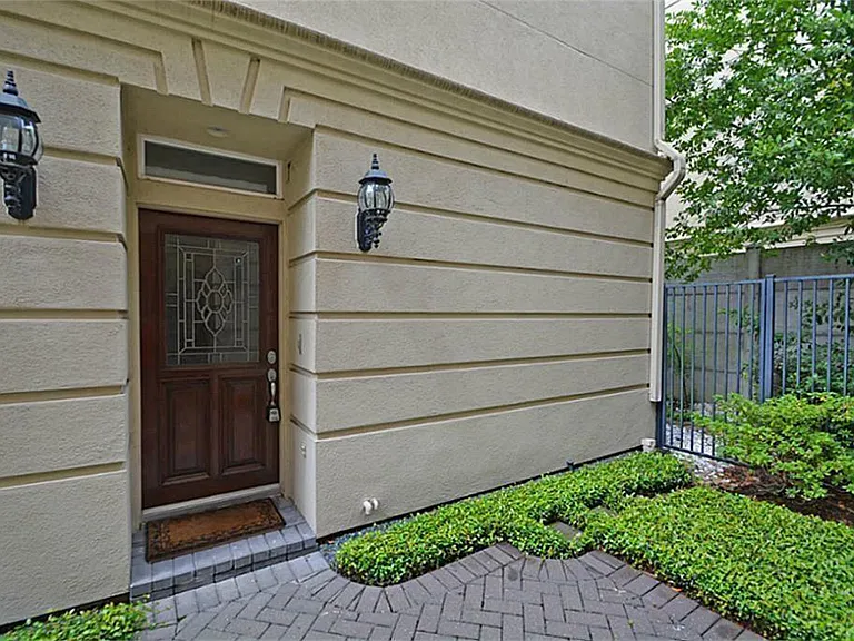 1515 Hyde Park Blvd #39 — Photo 32