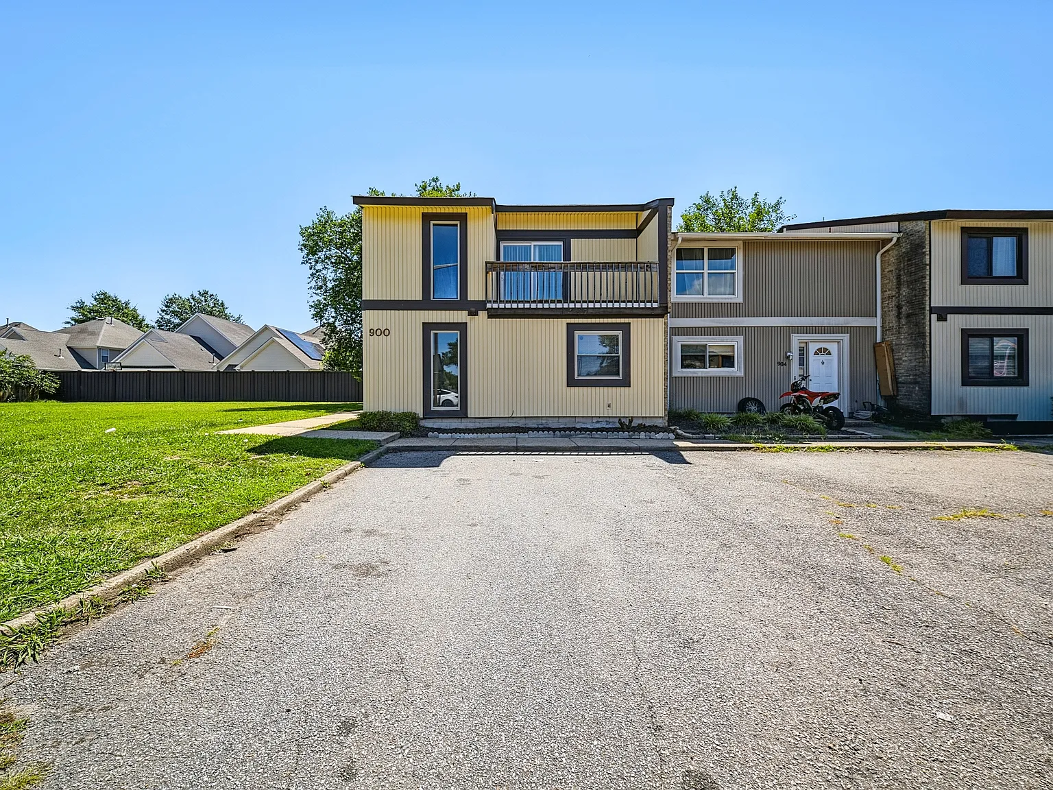 3 bed, 1596 sqft, $2,395 — Photo 2