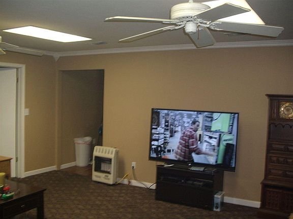 3rd image of 500 W Walters Blvd