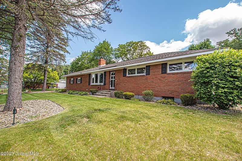 5th image of 165 Shaker Park Drive